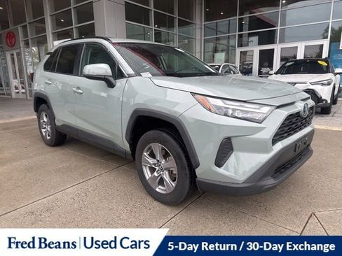 Used 2022 Toyota RAV4 XLE AWD/4WD image 2