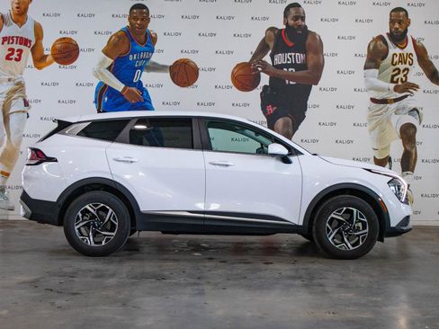 Used 2025 Kia Sportage LX image 17