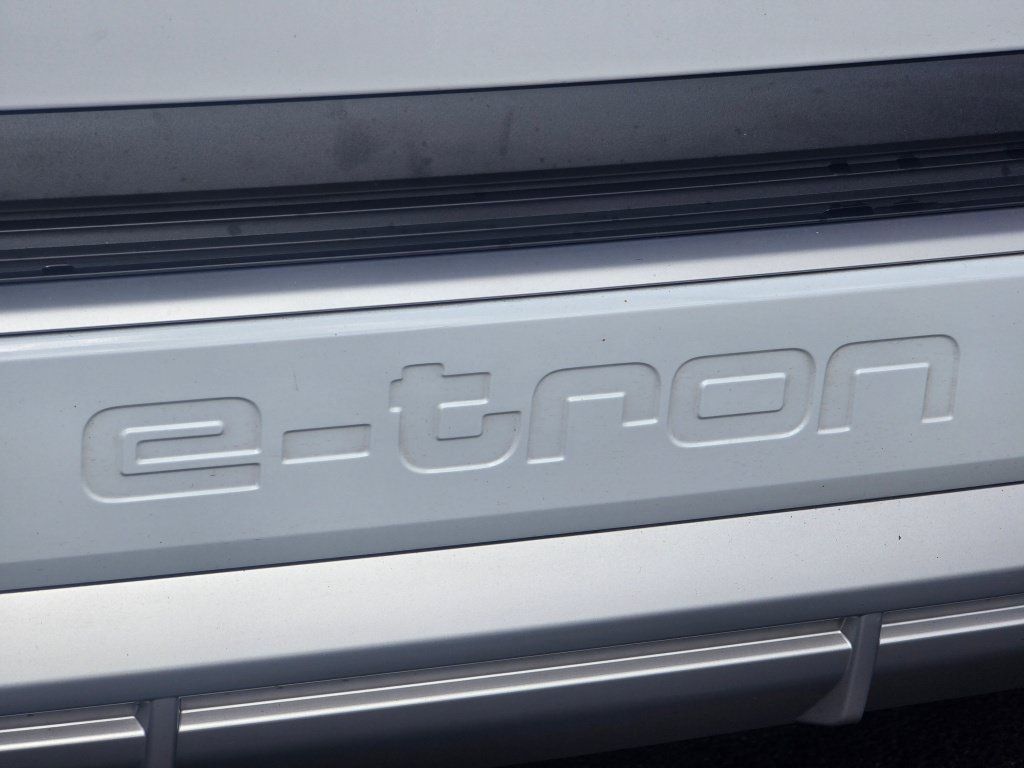 Used 2023 Audi Q4 e-tron Prestige AWD/4WD image 37