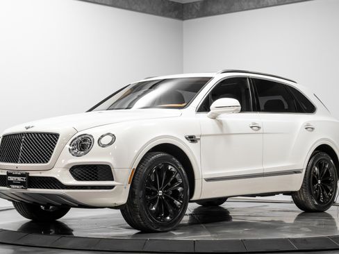 Used 2019 Bentley Bentayga image 2