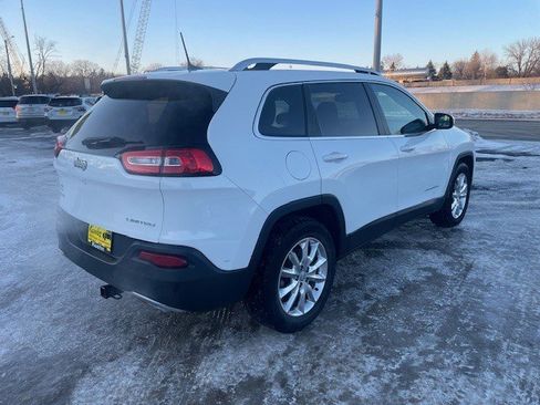 Used 2017 Jeep Cherokee Limited image 4
