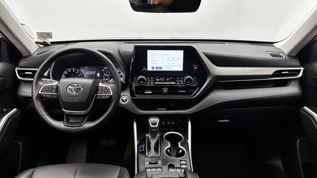 Used 2024 Toyota Highlander XLE AWD/4WD image 26