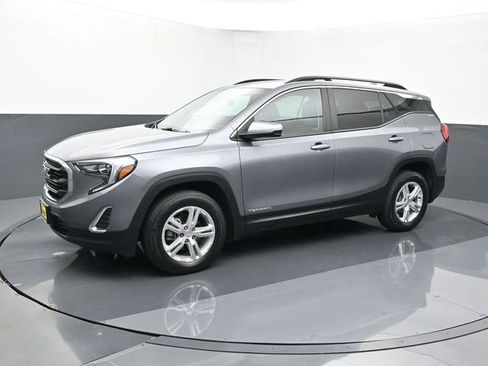 Used 2021 GMC Terrain SLE w/ Driver Convenience Package image 2