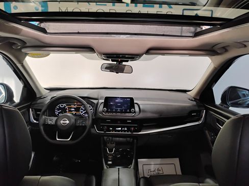 Used 2024 Nissan Rogue SV w/ SV Premium Package FWD image 75