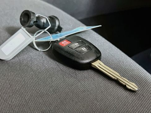 Used 2019 Toyota Tacoma SR5 RWD image 35