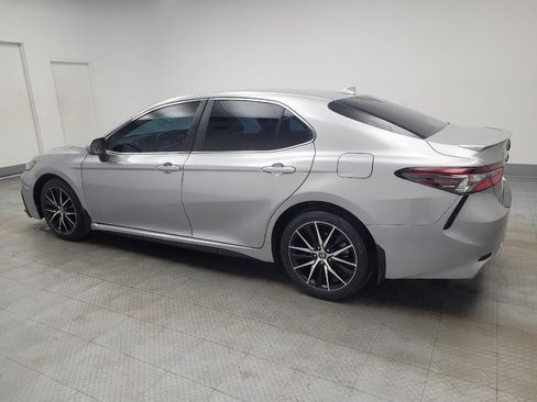 Used 2022 Toyota Camry SE image 3
