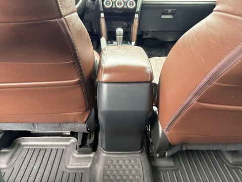 Used 2017 Subaru Forester 2.5i Touring AWD/4WD image 23