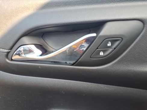 Used 2023 GMC Acadia SLT image 15