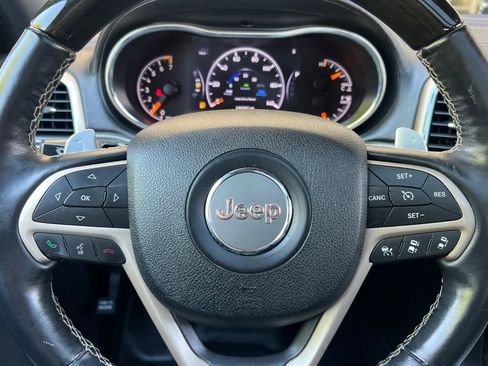 Used 2014 Jeep Grand Cherokee Overland w/ Advanced Technology Group AWD/4WD image 26