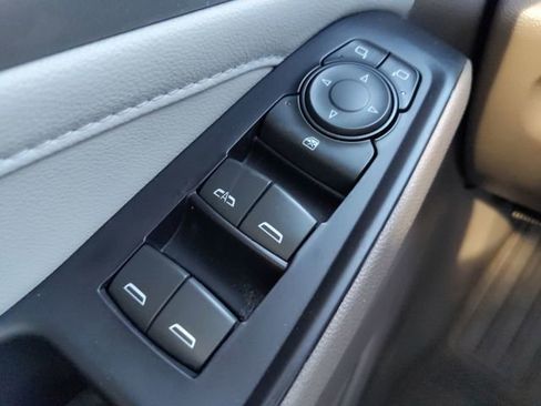 Used 2019 Chevrolet Traverse LT FWD image 24