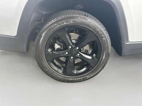 Used 2023 Jeep Grand Cherokee L Laredo AWD/4WD image 11