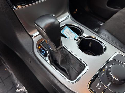 Used 2020 Jeep Grand Cherokee Altitude image 21