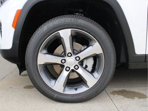 New 2025 Jeep Grand Cherokee Limited image 34