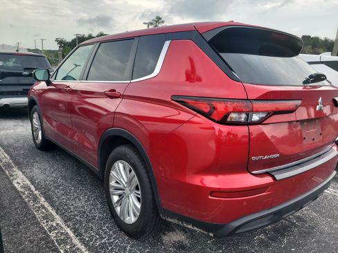Used 2024 Mitsubishi Outlander ES FWD image 11
