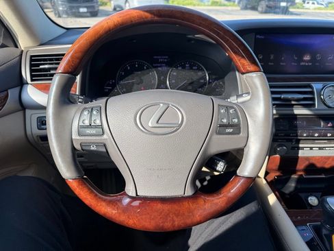 Used 2016 Lexus LS 460 w/ Comfort Package RWD image 6