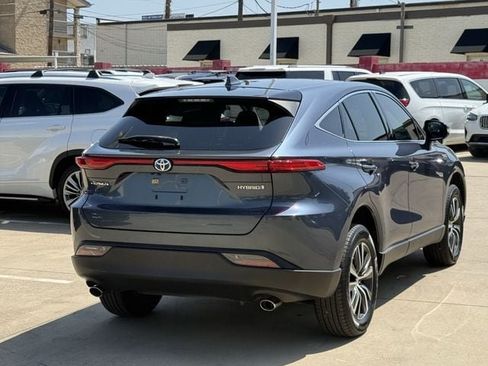 Used 2021 Toyota Venza LE AWD/4WD image 4