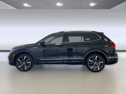 Certified 2023 Volkswagen Tiguan SEL R-Line image 2
