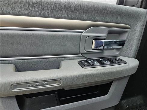 Used 2018 RAM 1500 Classic SLT image 9