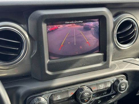 Used 2019 Jeep Wrangler Unlimited Sahara image 31