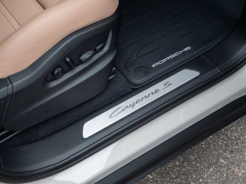 Certified 2024 Porsche Cayenne S w/ Premium Package Plus (PP1) image 31