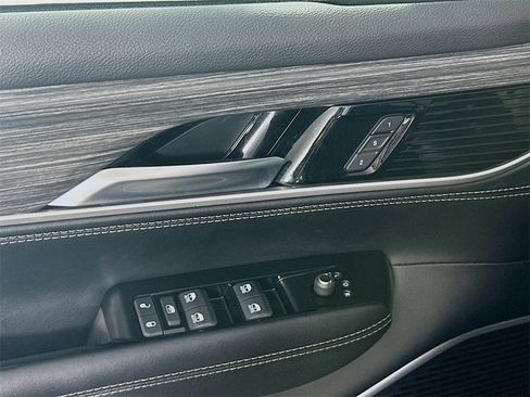 Used 2024 Jeep Wagoneer Series II w/ Flexible Seating Group image 24