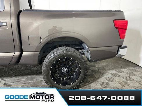 Used 2019 Nissan Titan SV AWD/4WD image 5