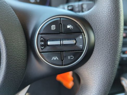 Used 2025 Kia Soul LX w/ LX Technology Package FWD image 23