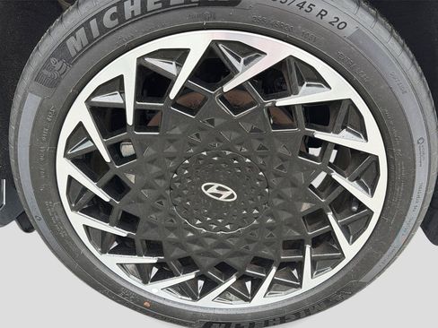 Certified 2023 Hyundai Ioniq 5 Limited AWD/4WD image 14