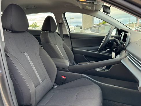 Used 2025 Hyundai Elantra SE FWD image 16