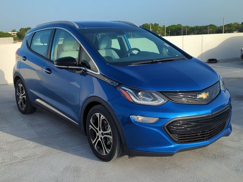 Used 2020 Chevrolet Bolt Premier FWD image 3
