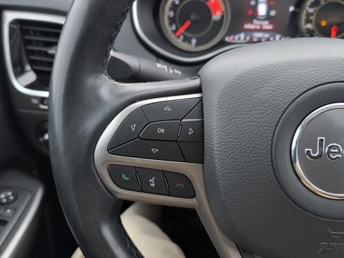 Used 2021 Jeep Cherokee Limited image 29