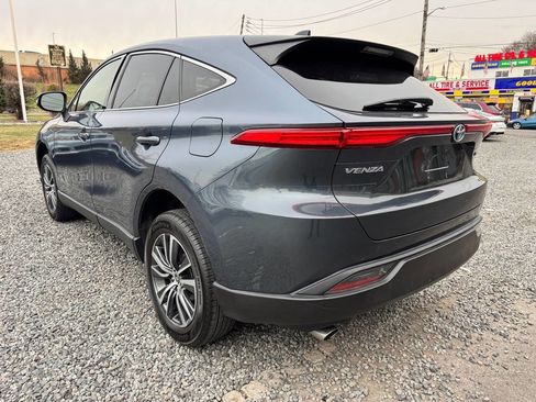 Used 2022 Toyota Venza LE image 7