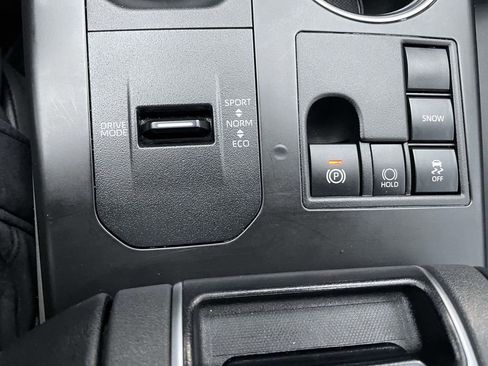 Used 2024 Toyota Highlander XLE image 43