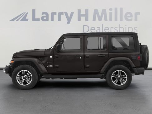 Used 2018 Jeep Wrangler Unlimited Sahara image 3