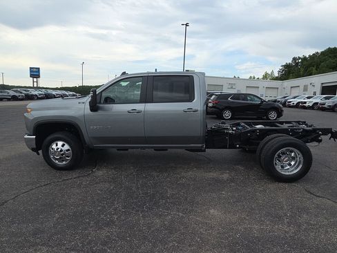 Used 2026 Chevrolet Silverado 3500 LT w/ Convenience Package AWD/4WD image 5