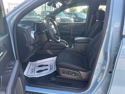 Used 2025 Chevrolet Colorado LT w/ Advanced Trailering Package AWD/4WD image 16
