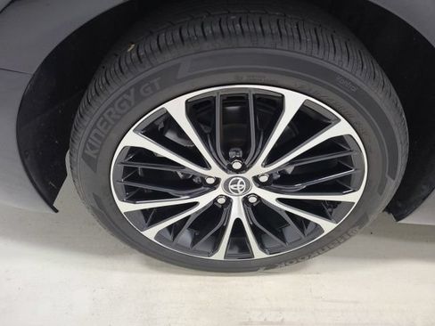 Certified 2020 Toyota Camry SE FWD image 9