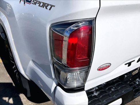 Used 2020 Toyota Tacoma TRD Sport image 29