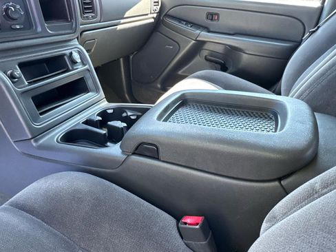 Used 2005 GMC Sierra 2500 SLE w/ Heavy-Duty Power Package image 24