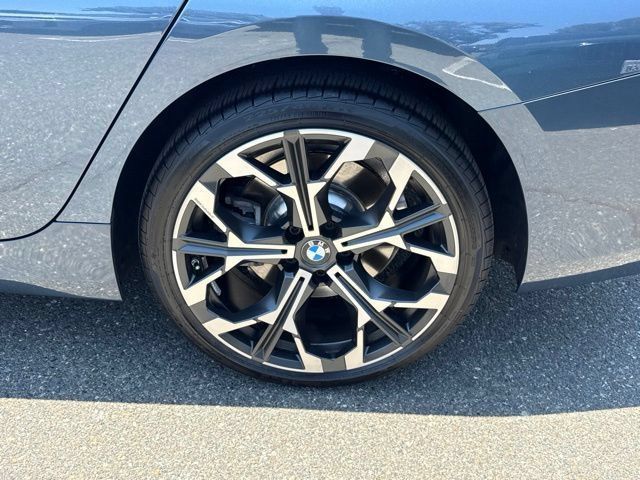 Used 2026 BMW 330i Sedan w/ Premium Package RWD image 14