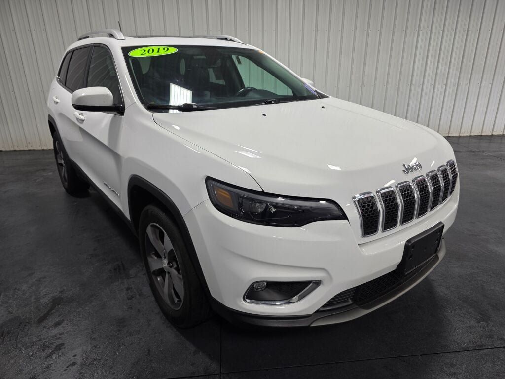 Used 2019 Jeep Cherokee Limited w/ Luxury Group AWD/4WD image 2