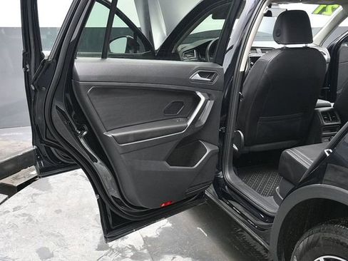 Used 2021 Volkswagen Tiguan SE image 14