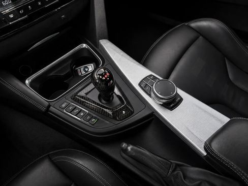 Used 2018 BMW M4 Coupe RWD image 15
