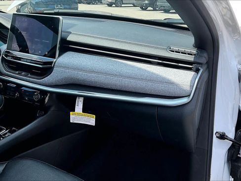 Used 2023 Jeep Compass Latitude w/ Sun and Sound Group image 18