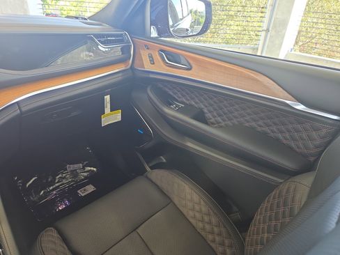 New 2025 Jeep Grand Cherokee Summit image 18