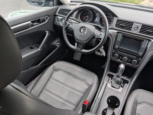 Used 2017 Volkswagen Passat 1.8T R-Line FWD image 9