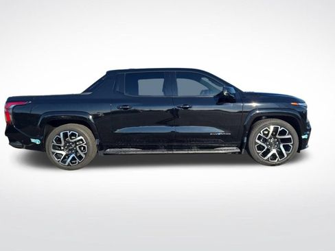 Used 2024 Chevrolet Silverado EV RST AWD/4WD image 3