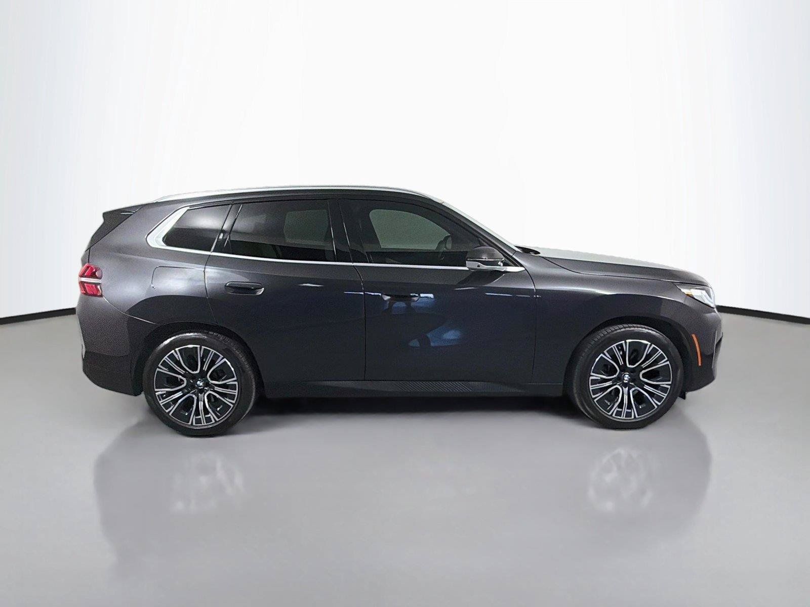 Used 2025 BMW X3 xDrive30i w/ Premium Package AWD/4WD image 4