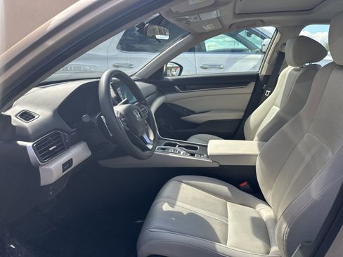 Used 2018 Honda Accord EX image 12