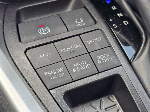 Used 2025 Toyota RAV4 XLE AWD/4WD image 28